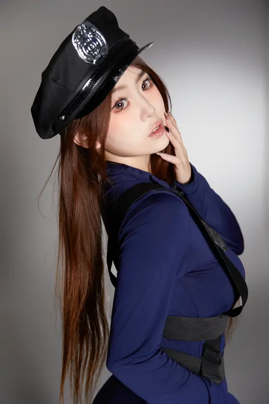 [YITUYU艺图语]2025.02.25 辣妹女警写真 CARLEE是77呀 - 艺图语